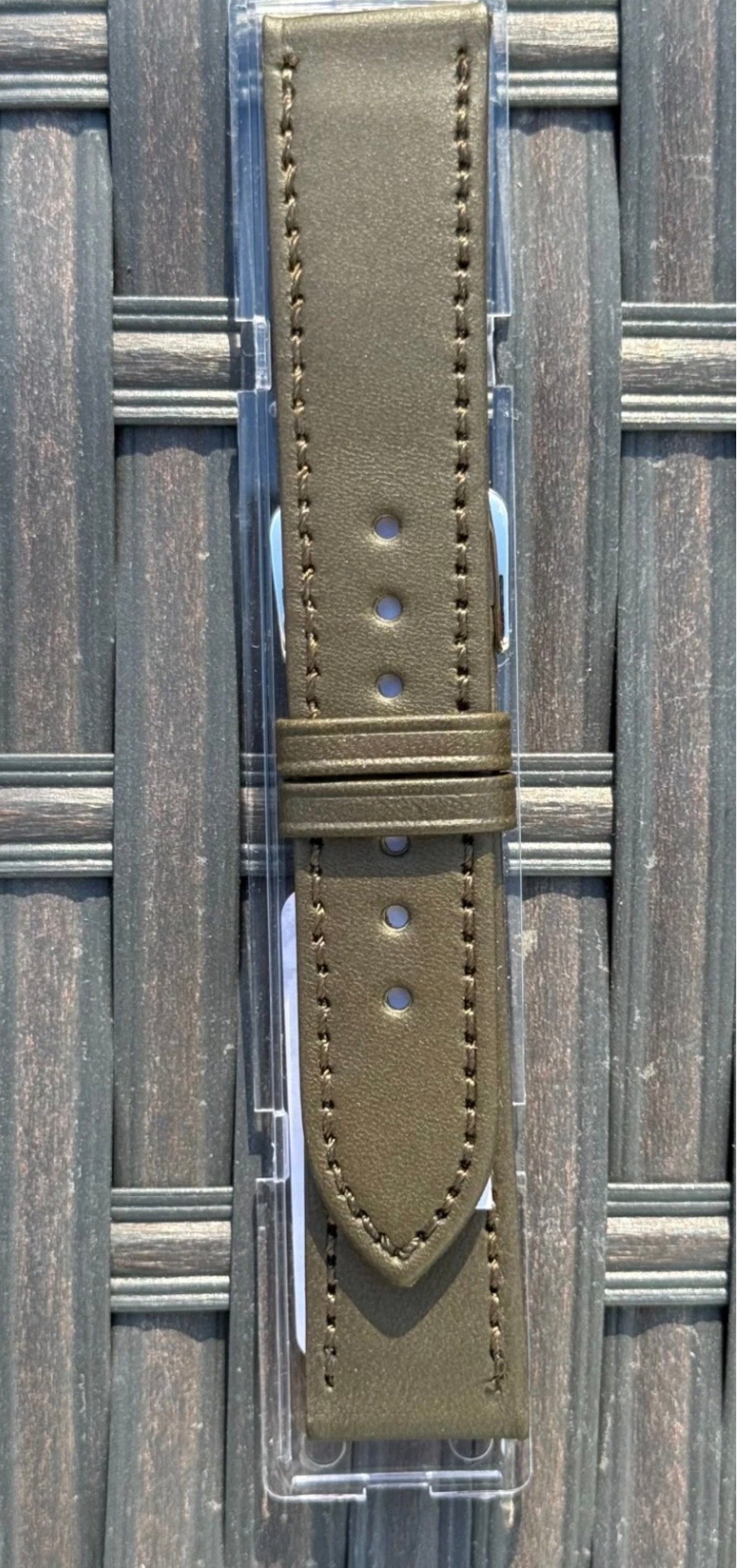 Olive Hadley-Roma Leather Strap
